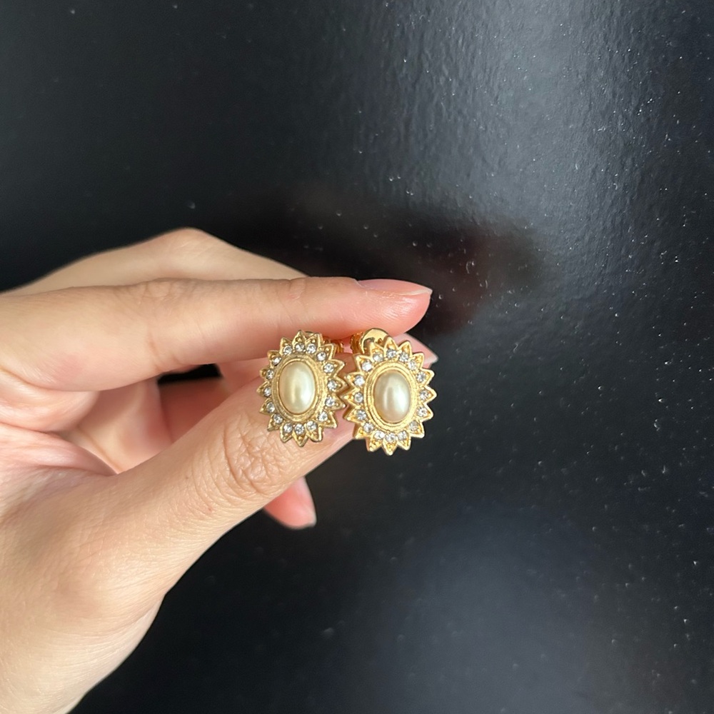 Rhinestone & faux pearl clip on earrings